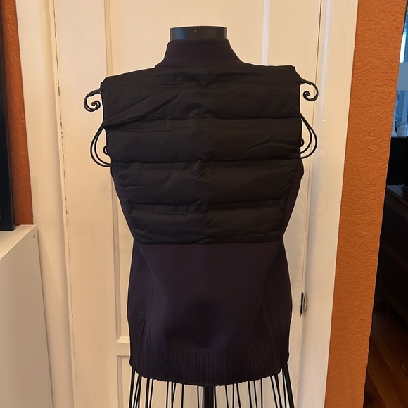 Lululemon Down & Around Vest-Size 6 - Picture 3 of 6